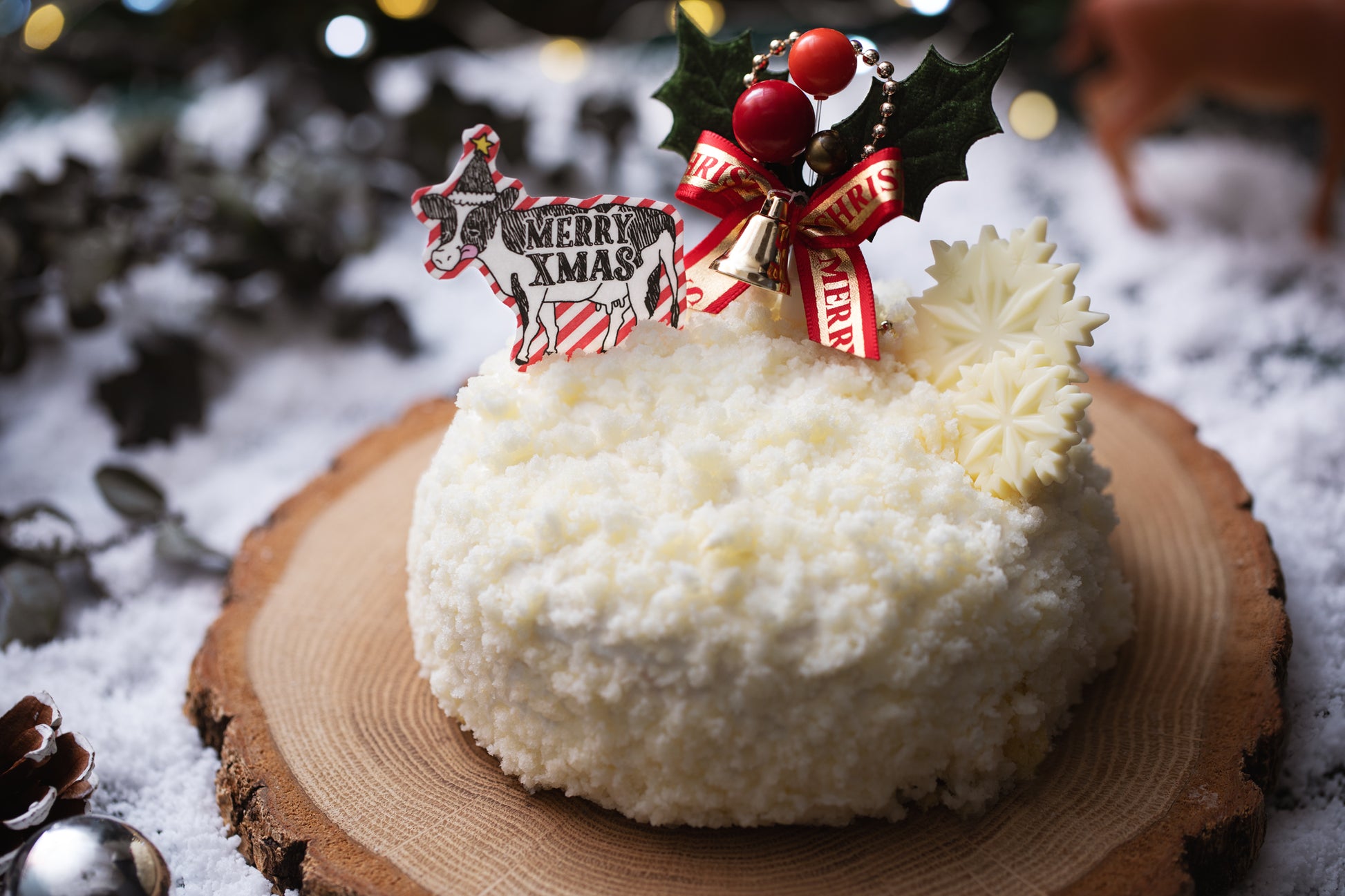 【予約受付中】生クリームスノードームクリスマスケーキ 2025/生クリーム専門店ミルク